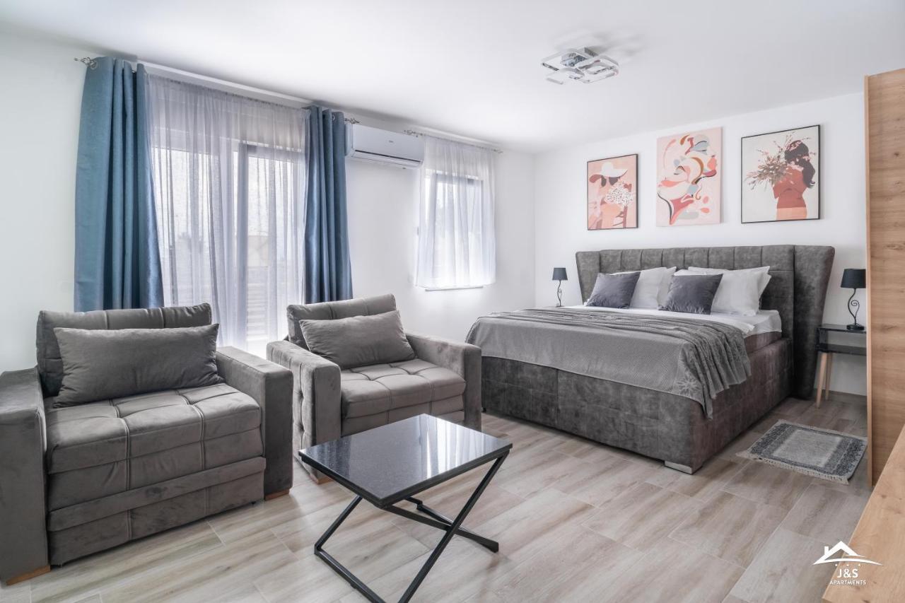J&S Apartments Ni Extérieur photo