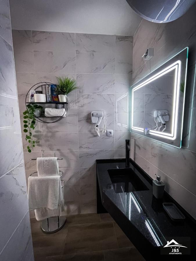 J&S Apartments Ni Extérieur photo