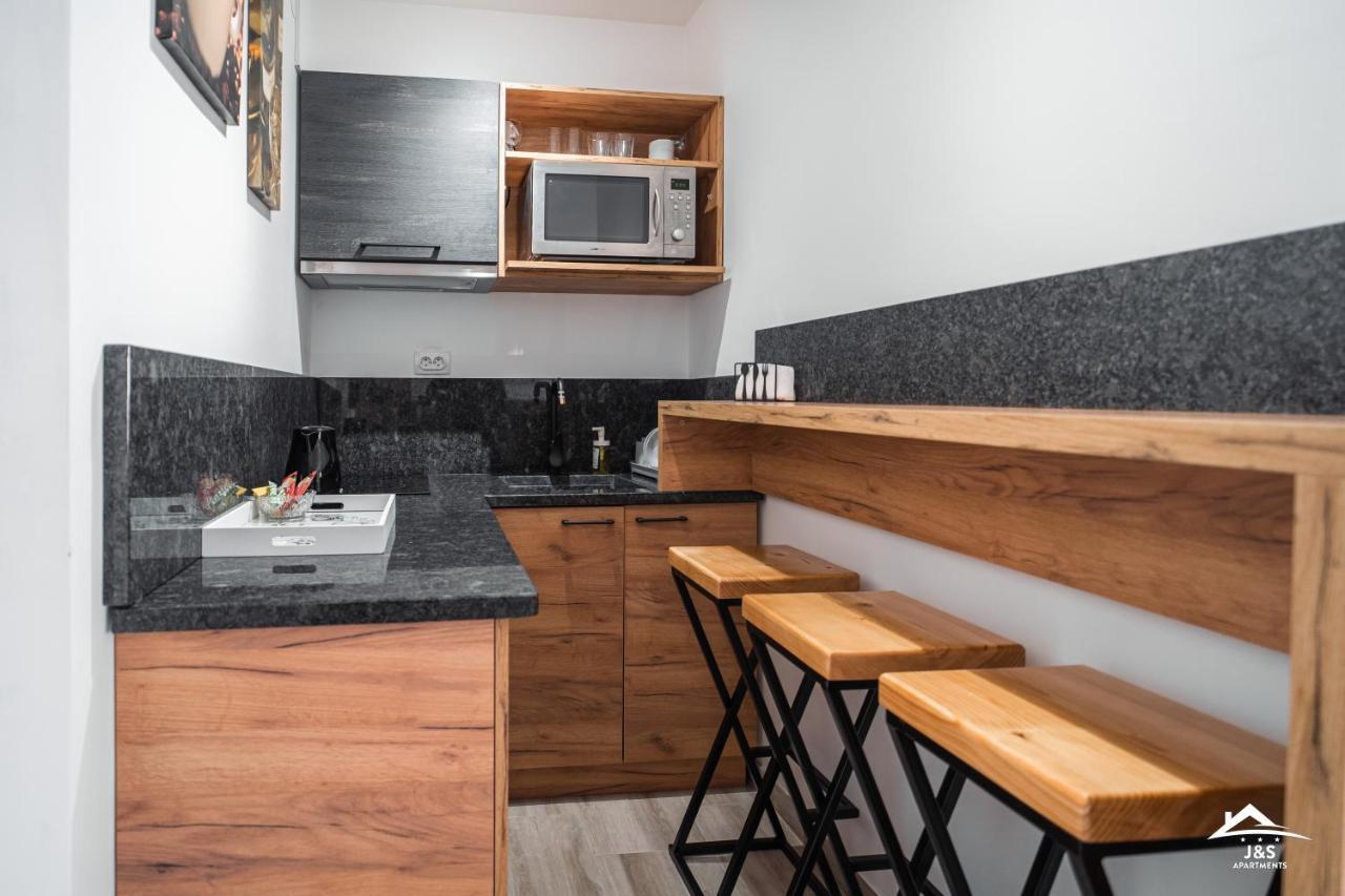 J&S Apartments Ni Extérieur photo