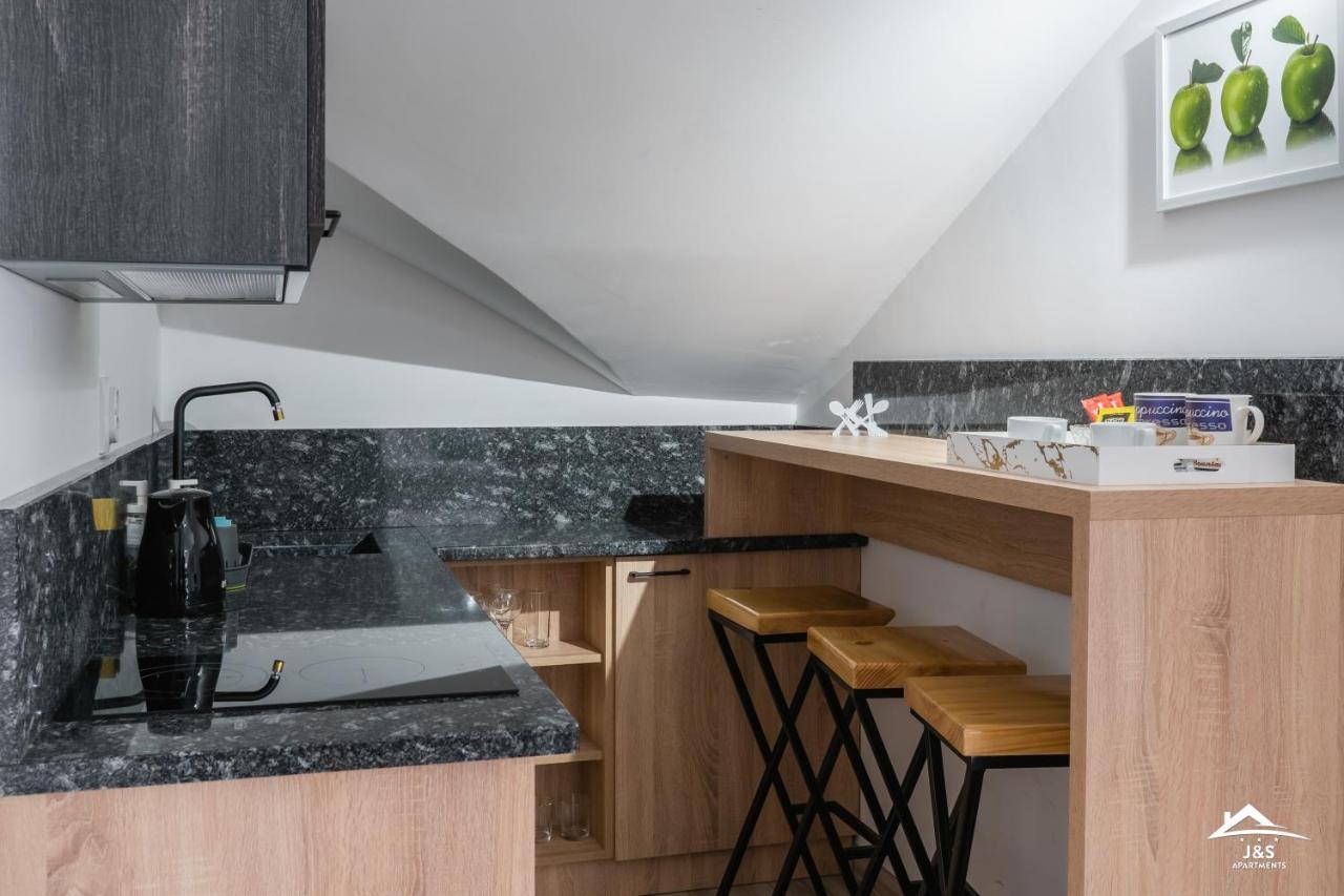 J&S Apartments Ni Extérieur photo