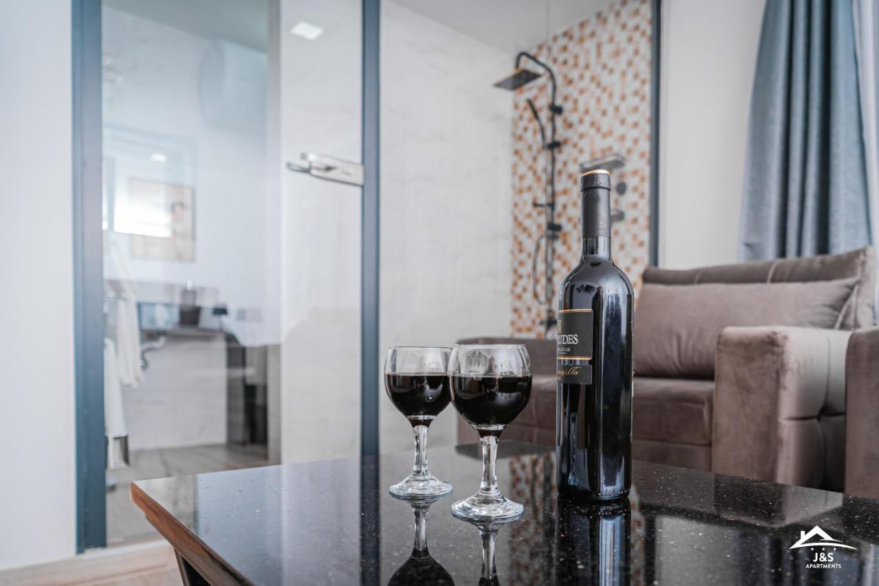 J&S Apartments Ni Extérieur photo