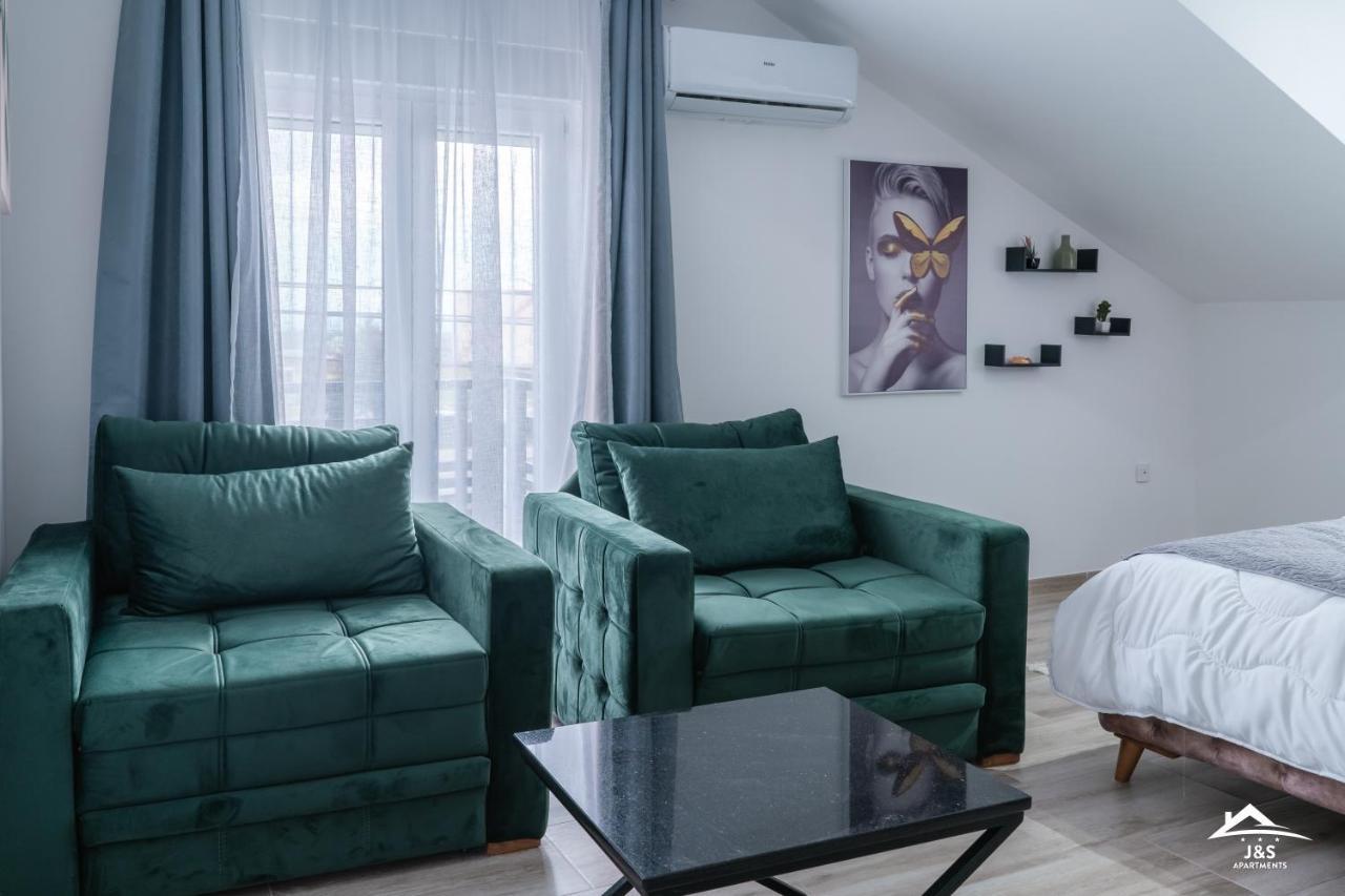 J&S Apartments Ni Extérieur photo