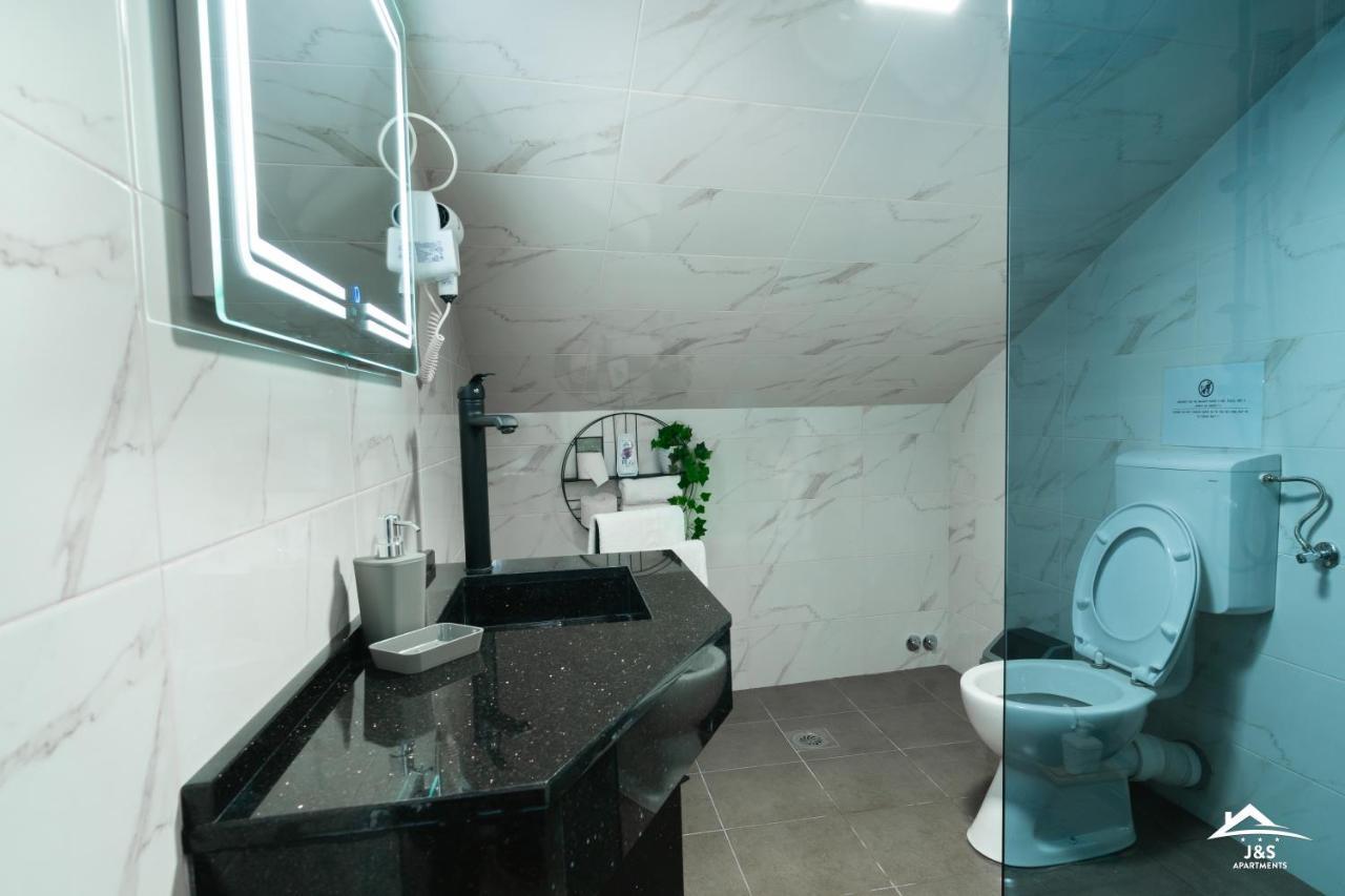 J&S Apartments Ni Extérieur photo