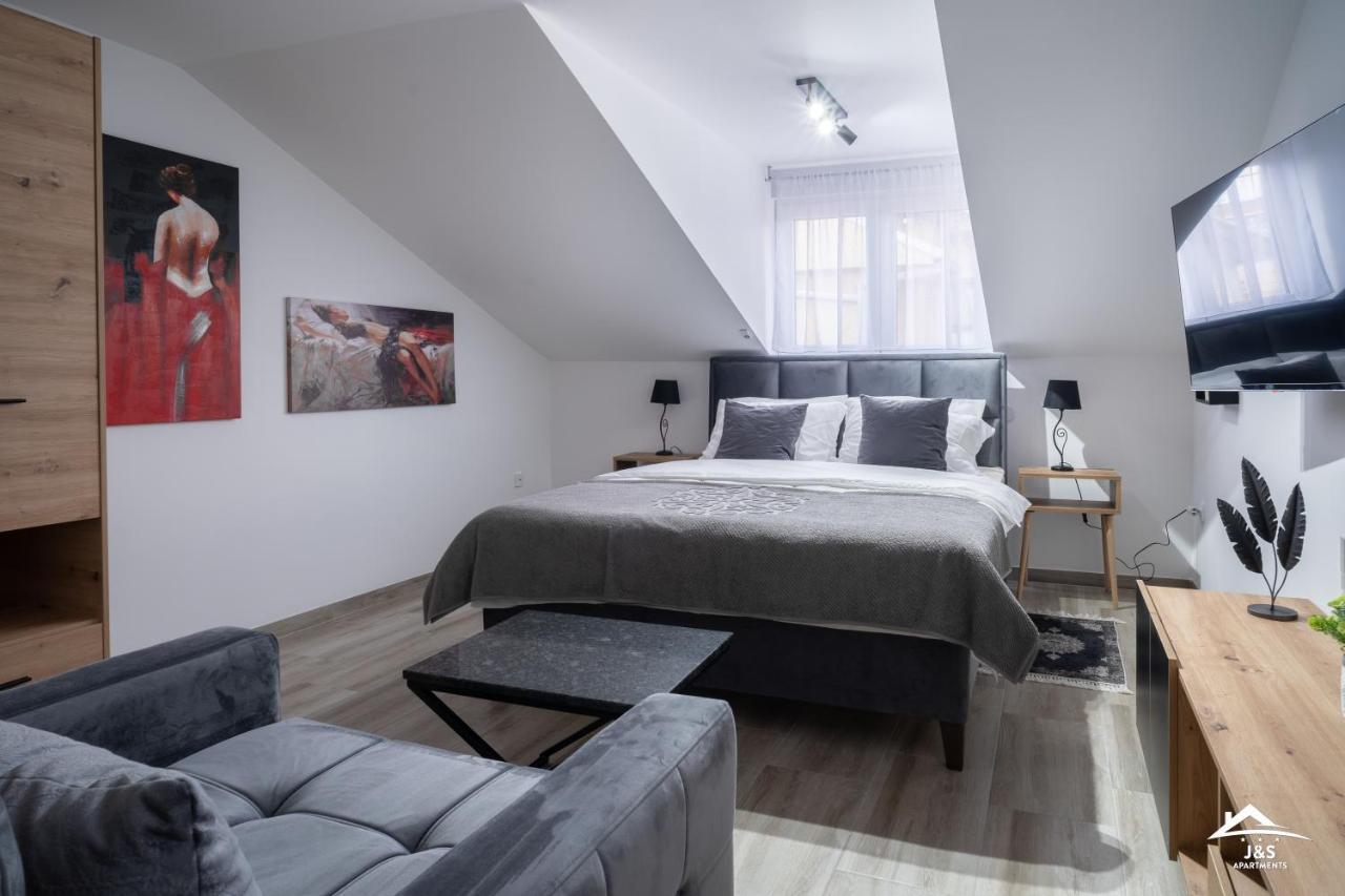 J&S Apartments Ni Extérieur photo