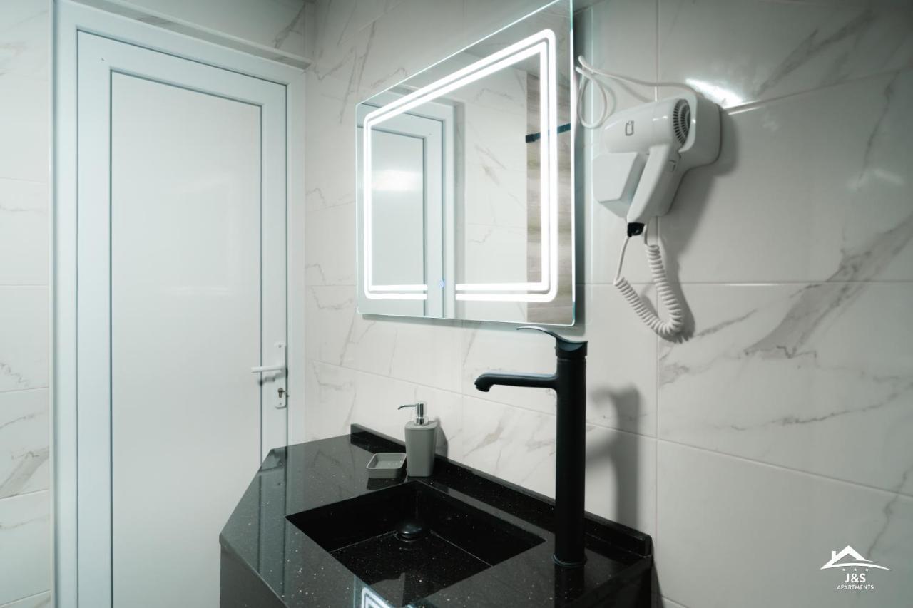 J&S Apartments Ni Extérieur photo