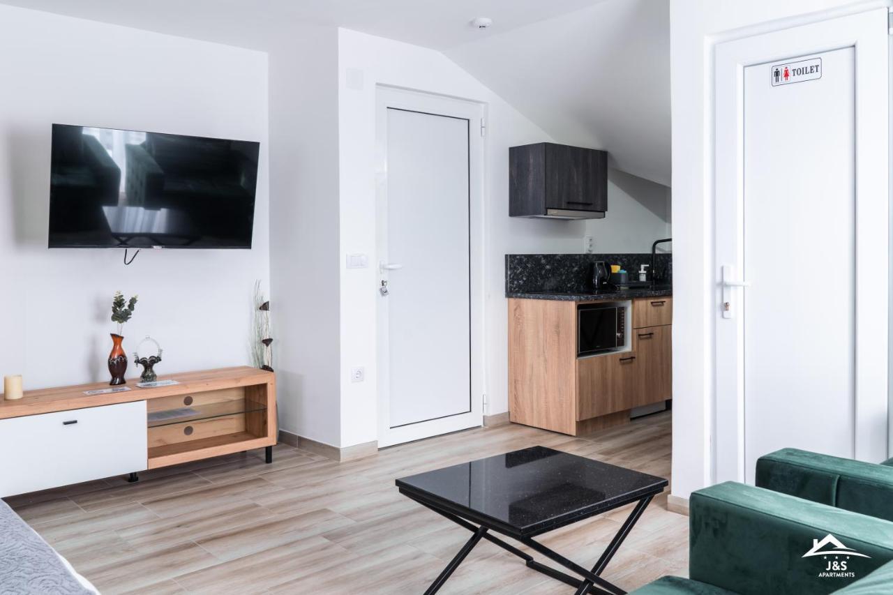 J&S Apartments Ni Extérieur photo
