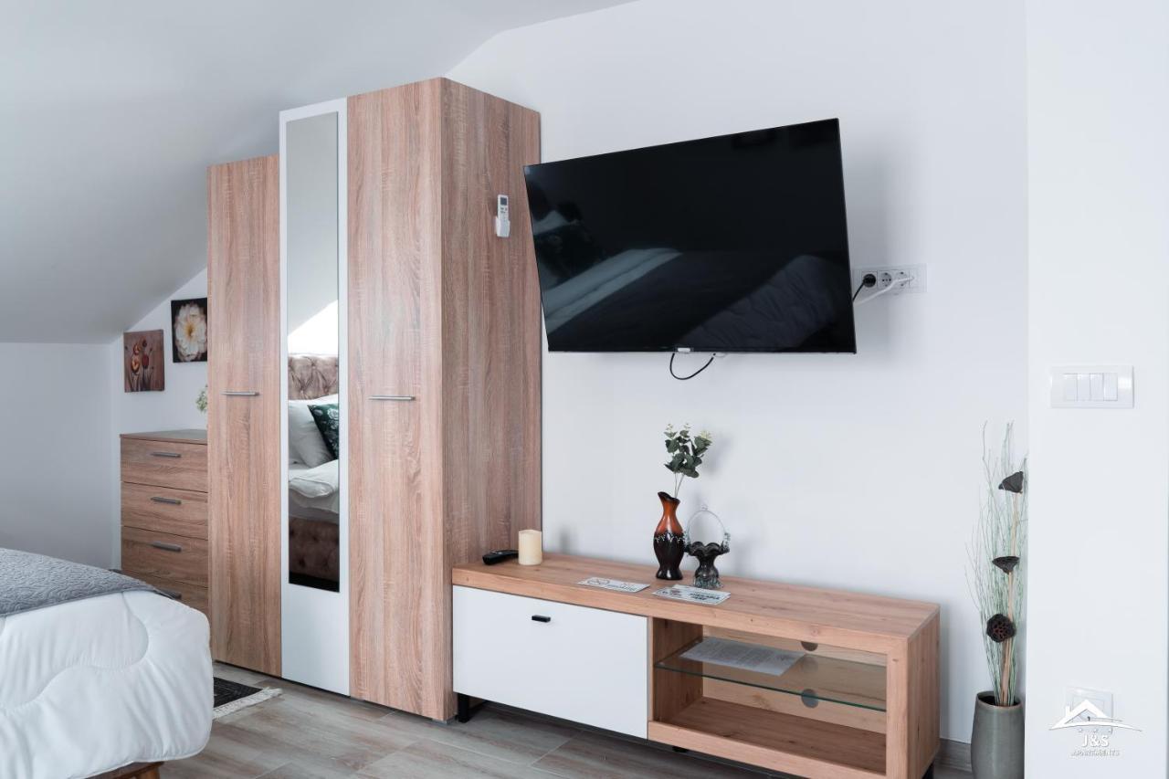 J&S Apartments Ni Extérieur photo