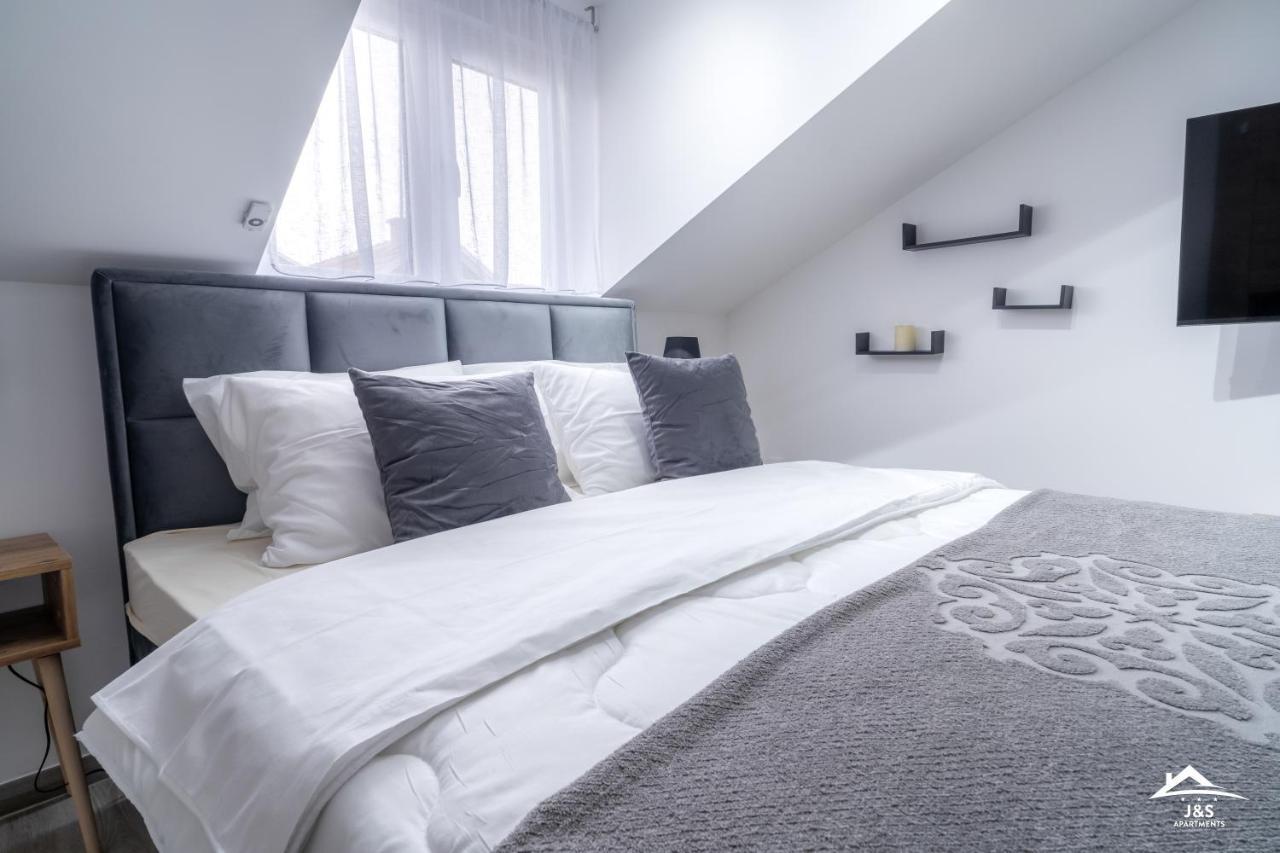 J&S Apartments Ni Extérieur photo