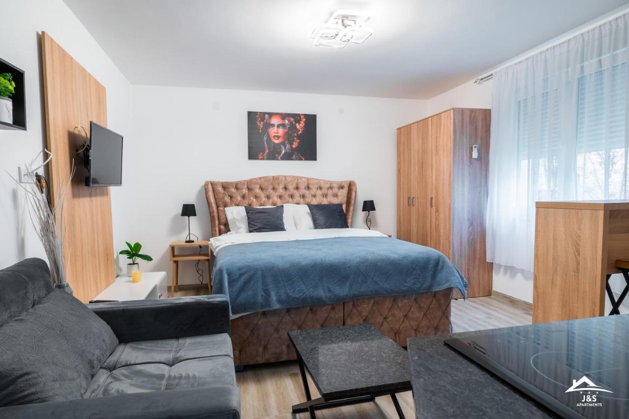 J&S Apartments Ni Extérieur photo