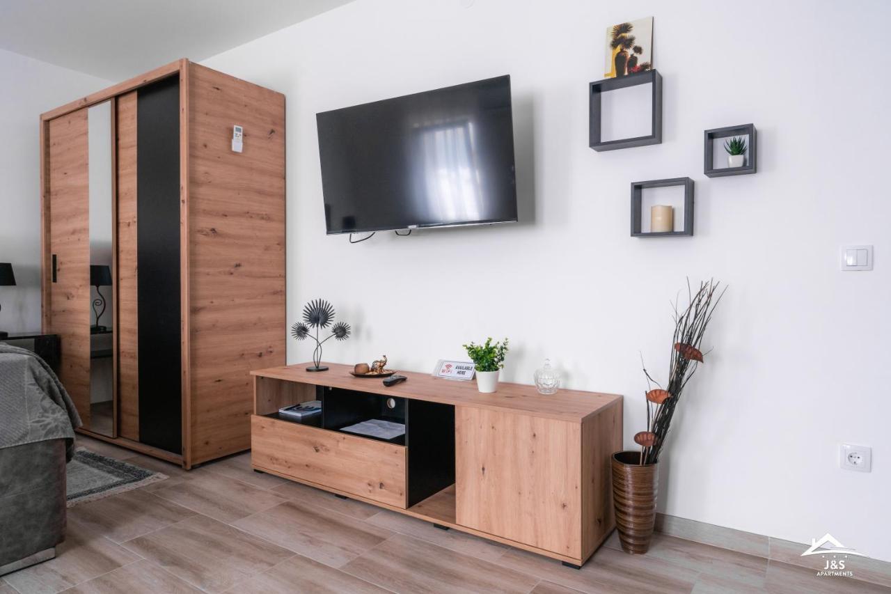 J&S Apartments Ni Extérieur photo