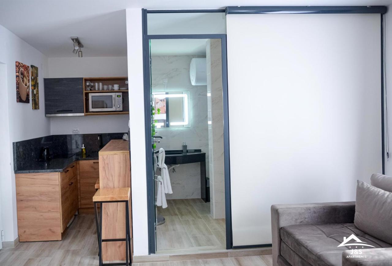 J&S Apartments Ni Extérieur photo