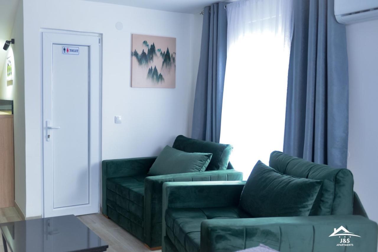 J&S Apartments Ni Extérieur photo